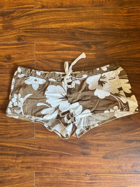 Roxy Pants - Y2K Roxy Brown and White Floral Print Shorts